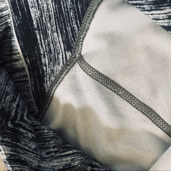 Lululemon Black + White Cropped Leggings - Picture 4 of 6